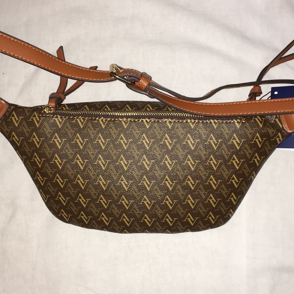 Adrienne Vittadini Fanny Pack - Picture 5 of 11